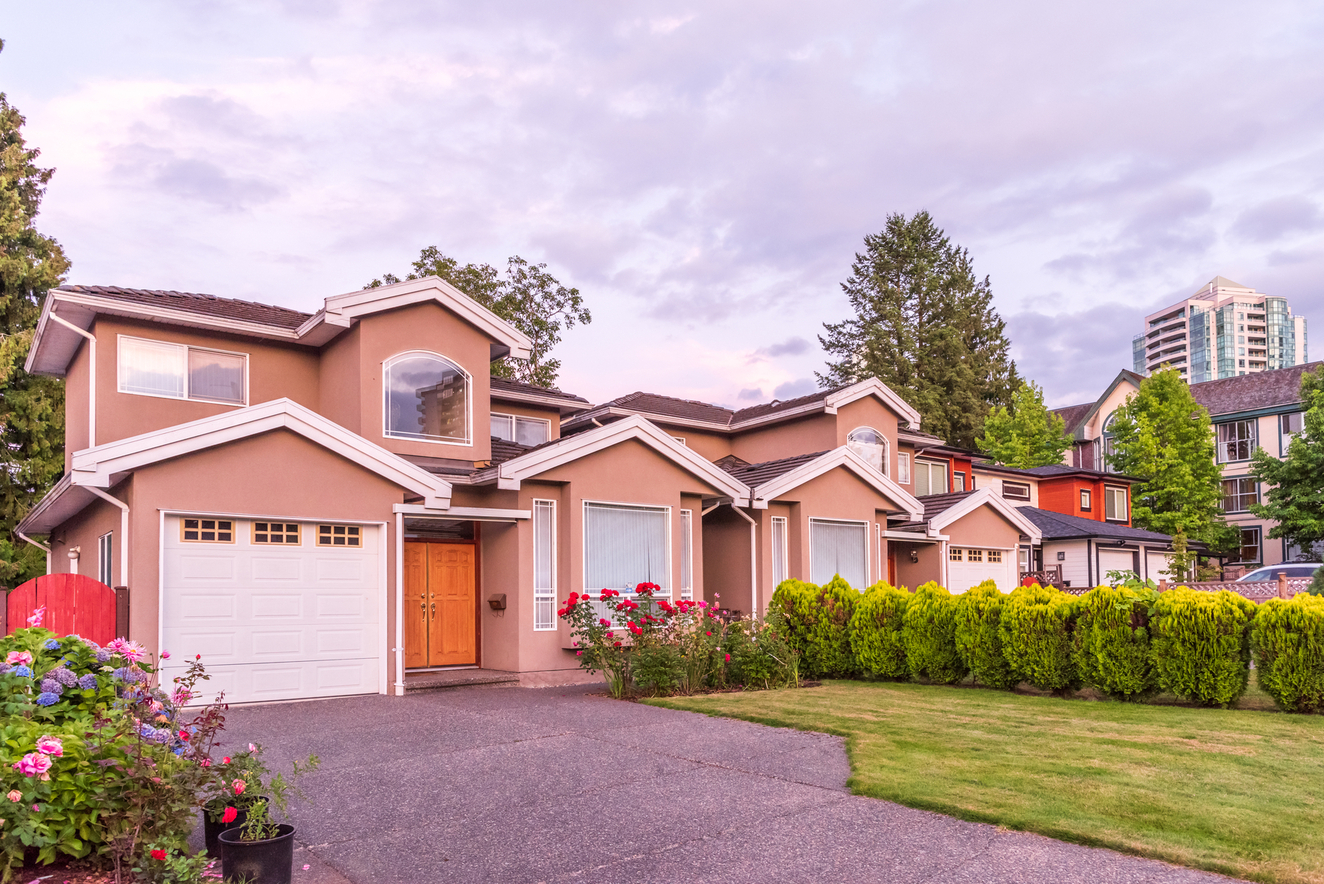 Vista aérea del centro de Murcia con edificios residenciales y comerciales, reflejando la oferta de inmobiliaria Murcia centro